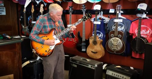 Un abuelo de 81 años entró a una tienda de música y resulto ser un gran guitarrista