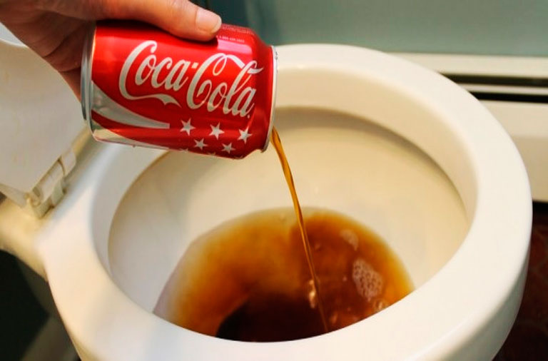 7 Usos curiosos y prácticos que le puedes dar a la Coca-Cola